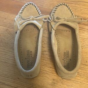 Minnetonka Tan Moccasins with Fringe and Bow 7.5